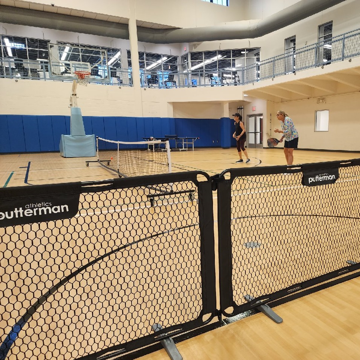 How wide is the Putterman Portable Court Divider for pickleball?