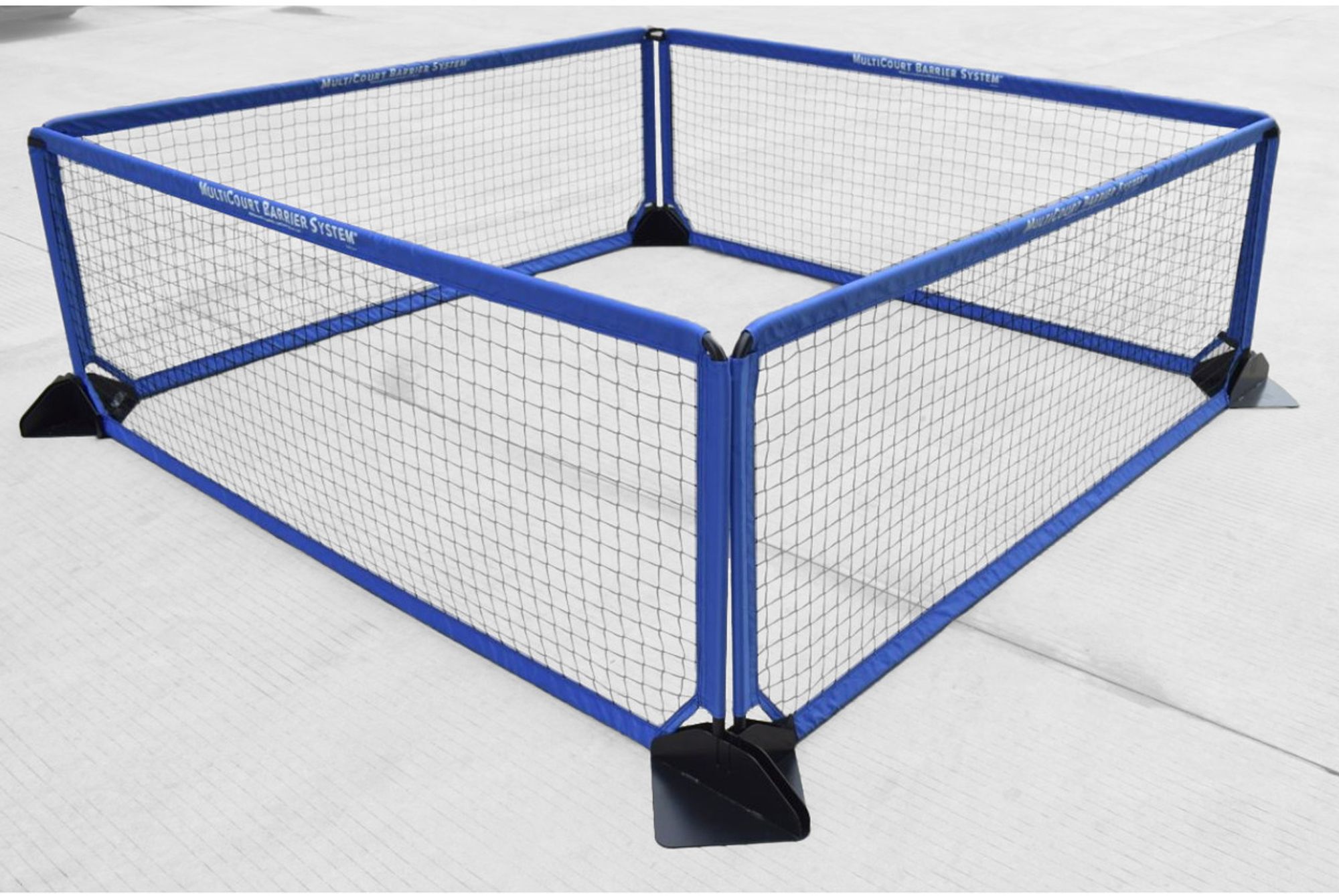 how many feet is needed between pickleball courts to safely place a barrier fence?